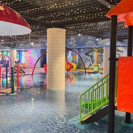 Yellow Bee Resort Cililitan Jakarta Eksteriør billede