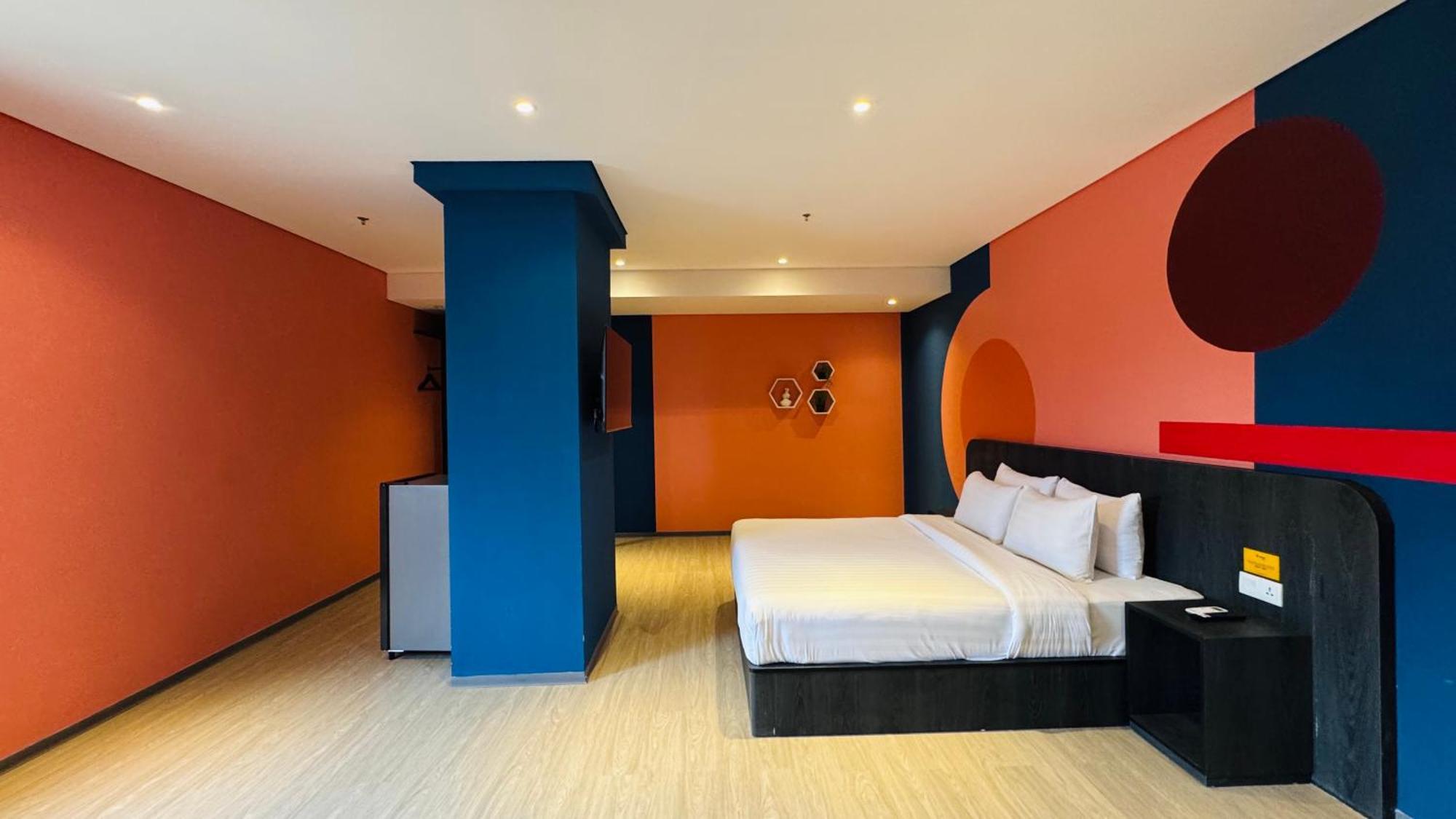 Yellow Bee Resort Cililitan Jakarta Eksteriør billede