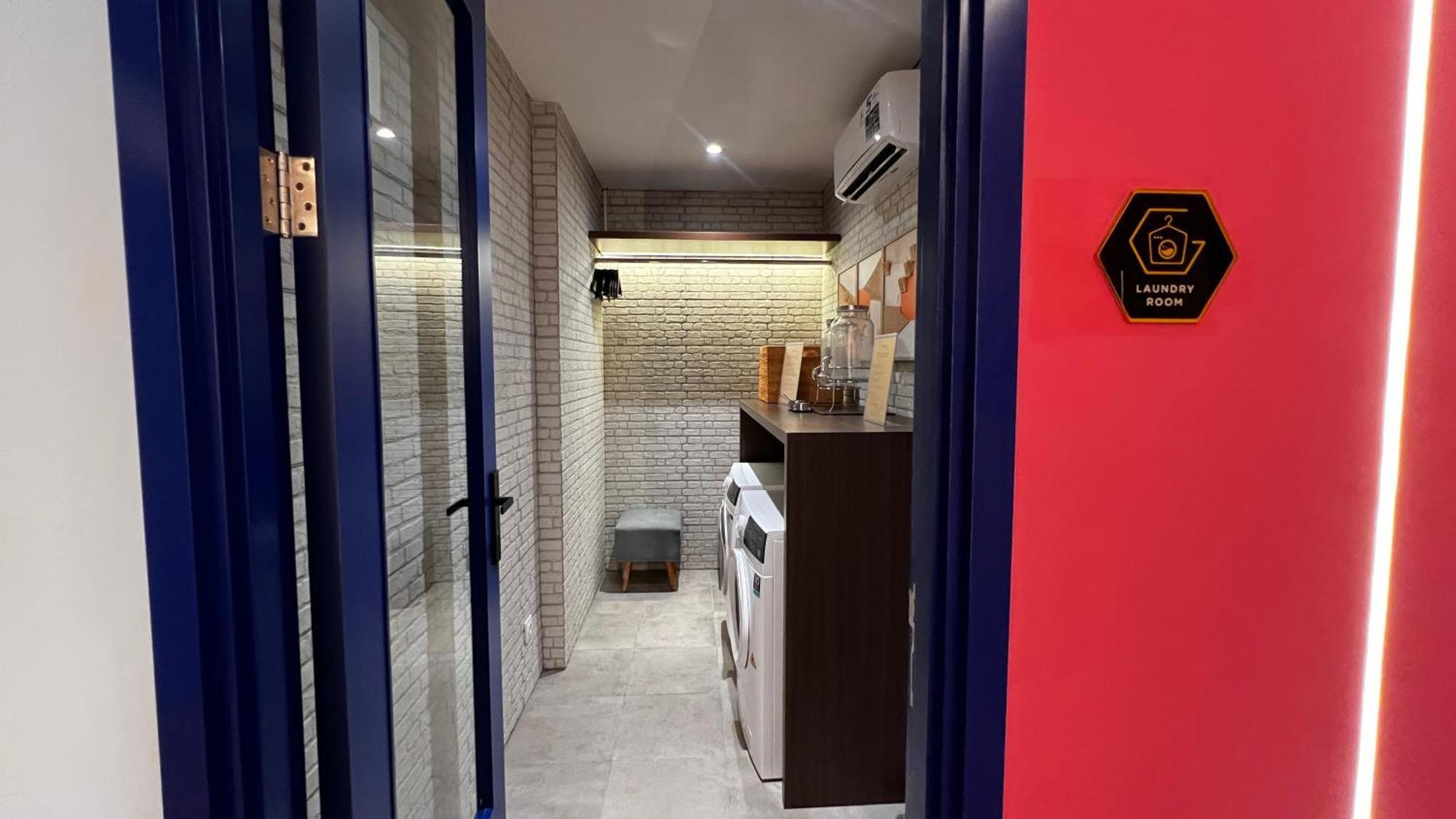 Yellow Bee Resort Cililitan Jakarta Eksteriør billede