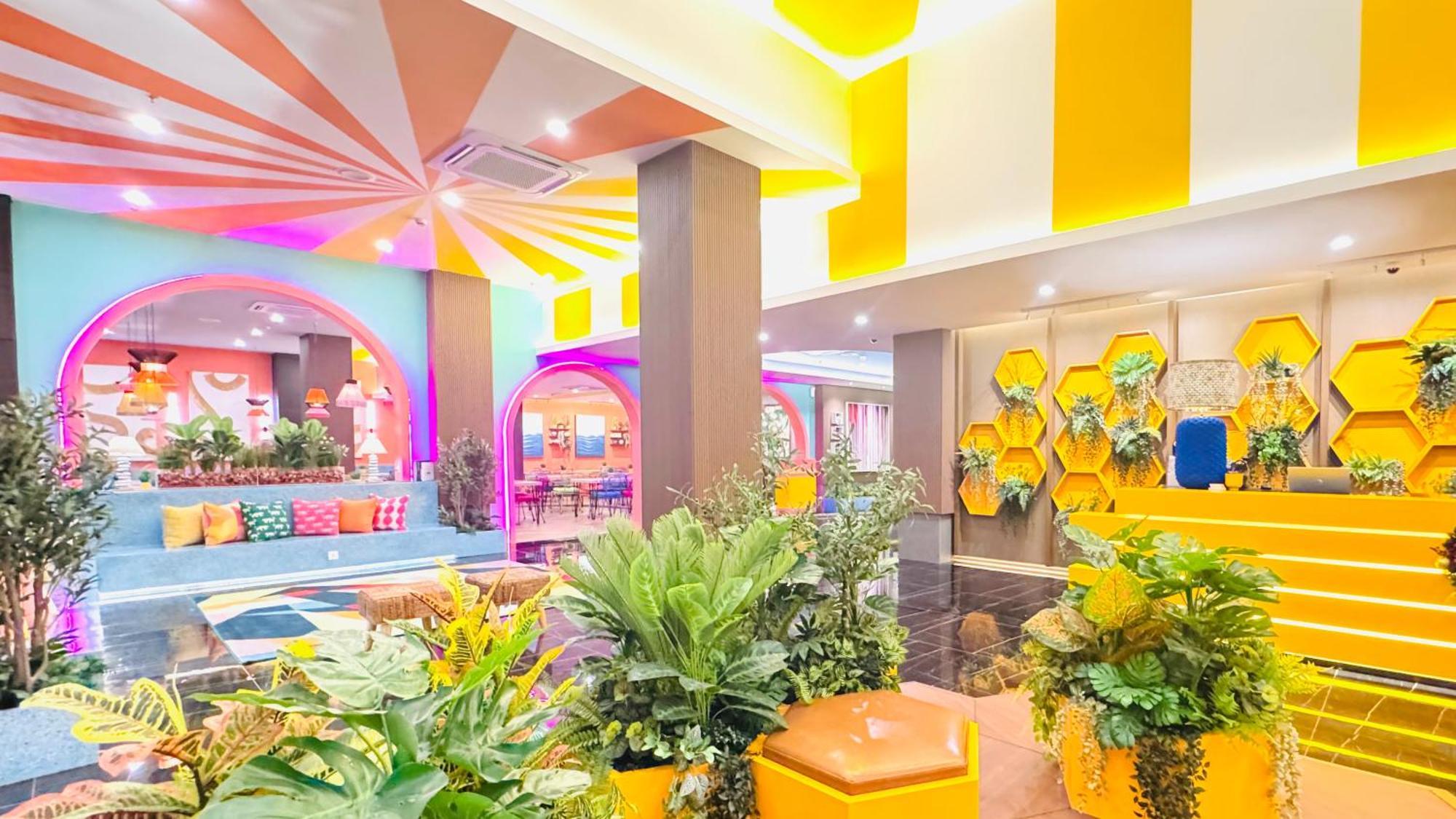 Yellow Bee Resort Cililitan Jakarta Eksteriør billede