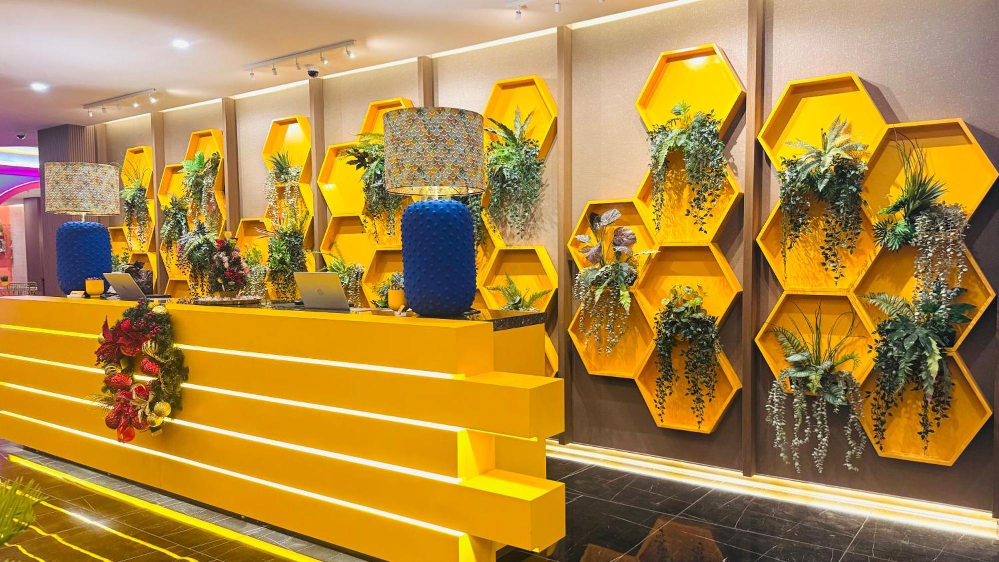 Yellow Bee Resort Cililitan Jakarta Eksteriør billede