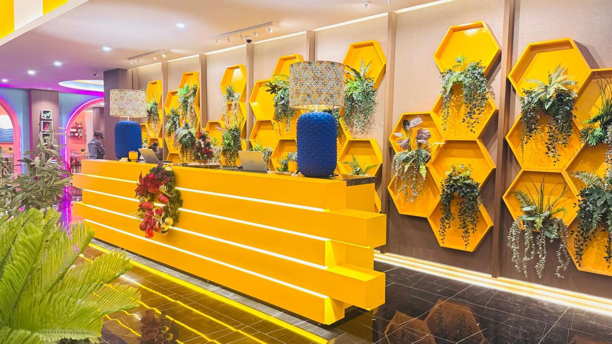 Yellow Bee Resort Cililitan Jakarta Eksteriør billede