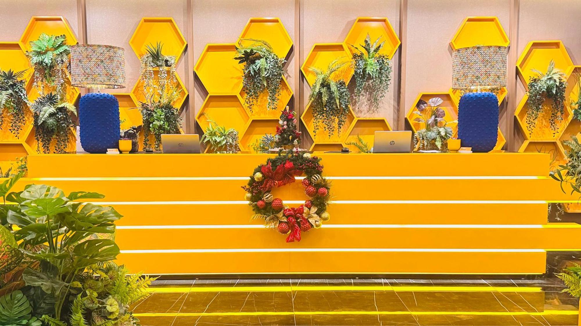 Yellow Bee Resort Cililitan Jakarta Eksteriør billede